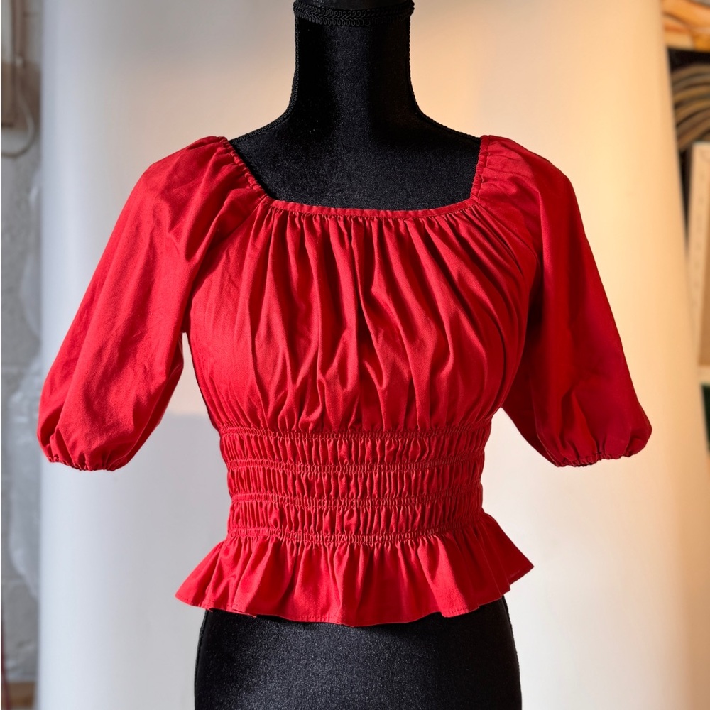 Cute, fitted red cotton ruched puff sleeve blouse by Moussy brand. SZ 1 small
